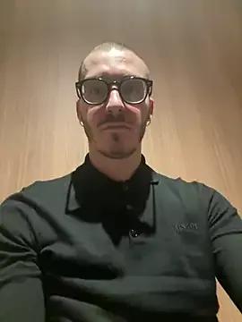 xAaronx9095 from StripChat