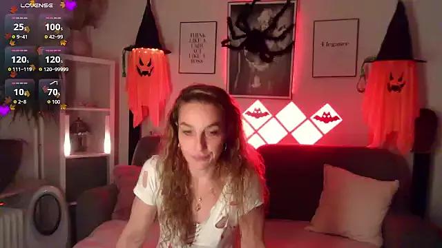 Discover our girls online shows and discover the company of countless livestreamers, with stunning shapes, sex toys and more.