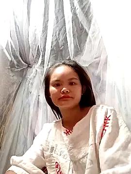 xinhxinhcute from StripChat is Freechat