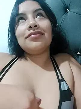 Discover our girls online shows and discover the company of countless livestreamers, with stunning shapes, sex toys and more.