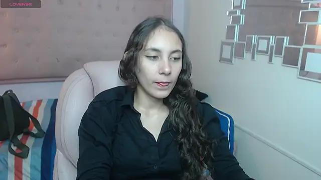 Discover our girls online shows and discover the company of countless livestreamers, with stunning shapes, sex toys and more.