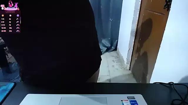 Discover our girls online shows and discover the company of countless livestreamers, with stunning shapes, sex toys and more.