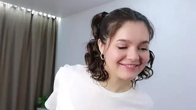 Xo_Laura from StripChat is Freechat