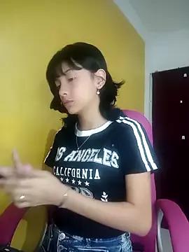 xoxo_milk from StripChat