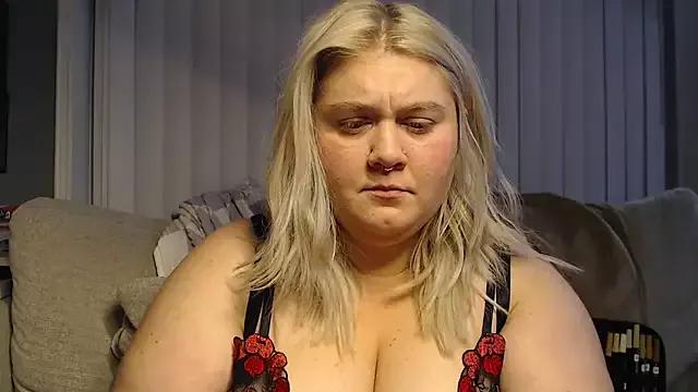 xoxostoneybabe from StripChat is Freechat