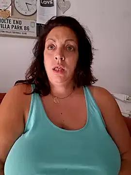 Photos of XSouthlondonNAUGHTYMILFXX from StripChat is Freechat