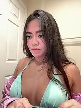 Discover our girls online shows and discover the company of countless livestreamers, with stunning shapes, sex toys and more.
