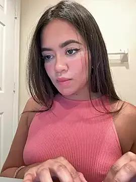 Discover our girls online shows and discover the company of countless livestreamers, with stunning shapes, sex toys and more.