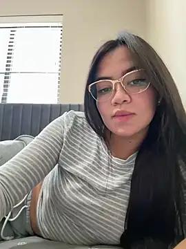 Discover our girls online shows and discover the company of countless livestreamers, with stunning shapes, sex toys and more.