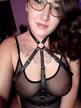 Xx-MissMira-xX from StripChat is Freechat
