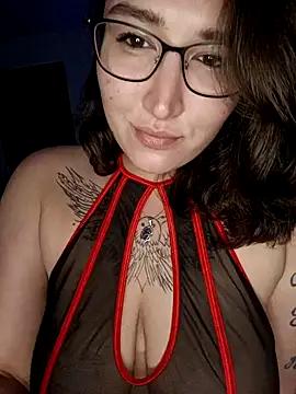 Discover our girls online shows and discover the company of countless livestreamers, with stunning shapes, sex toys and more.
