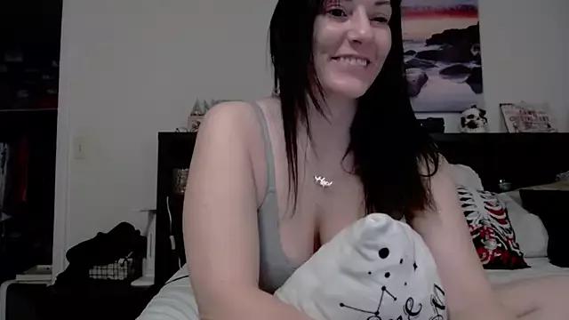 Discover our girls online shows and discover the company of countless livestreamers, with stunning shapes, sex toys and more.