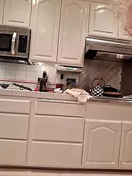 XXXLollipopsJuicy from StripChat