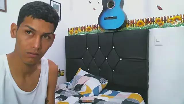 xxxxxlove2 from StripChat