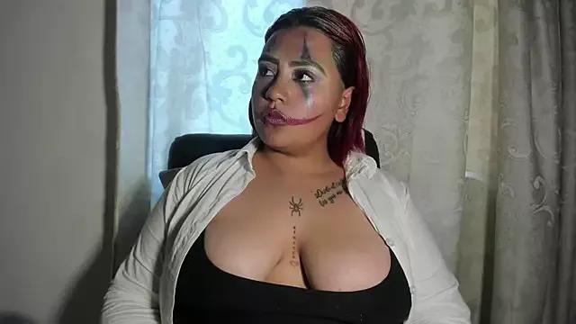 Discover our girls online shows and discover the company of countless livestreamers, with stunning shapes, sex toys and more.