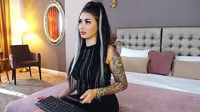 Discover our girls online shows and discover the company of countless livestreamers, with stunning shapes, sex toys and more.