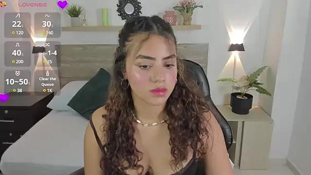 yaya23x from StripChat