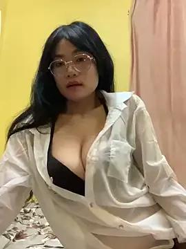 YayeeShow from StripChat