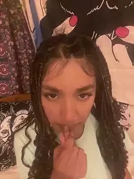Yazmineee1 webcams show profile image 