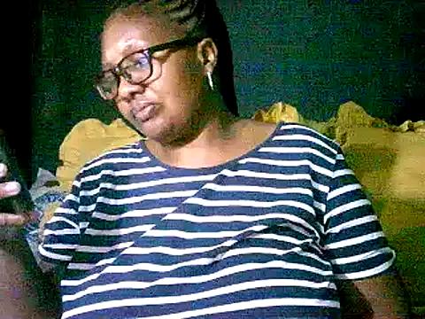 YELLOW_BONE from StripChat