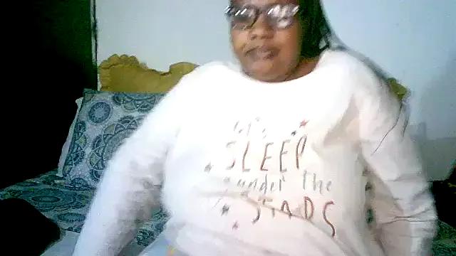 YELLOW_BONE from StripChat