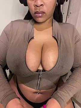 YellowHoneyDip from StripChat