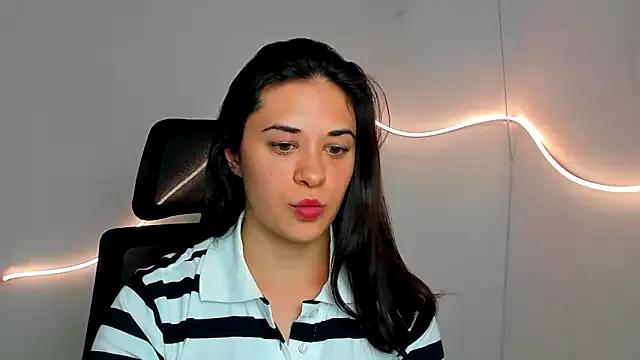 Yesenia_nia from StripChat