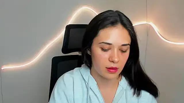 Yesenia_nia from StripChat
