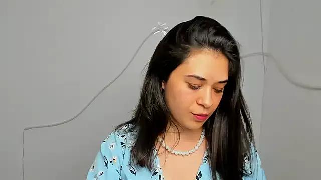 Yesenia_nia from StripChat