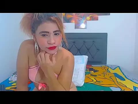 Discover our girls online shows and discover the company of countless livestreamers, with stunning shapes, sex toys and more.