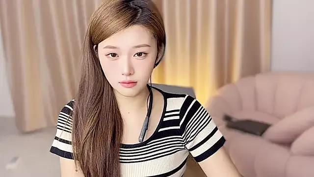 yiyi5588 from StripChat