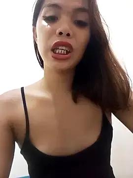 yolly_fox from StripChat