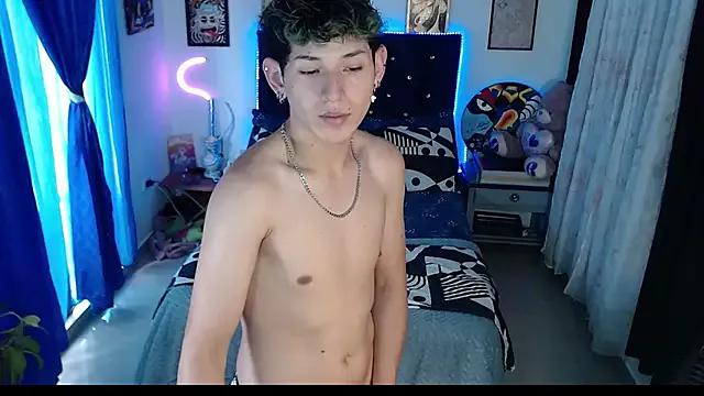 Discover our girls online shows and discover the company of countless livestreamers, with stunning shapes, sex toys and more.