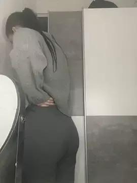 YoungMia18 from StripChat is Freechat