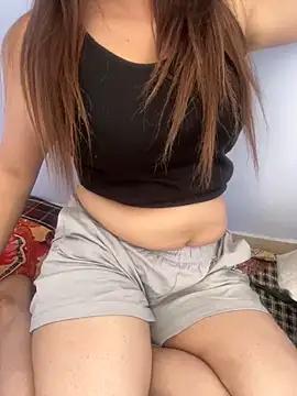 Discover our girls online shows and discover the company of countless livestreamers, with stunning shapes, sex toys and more.