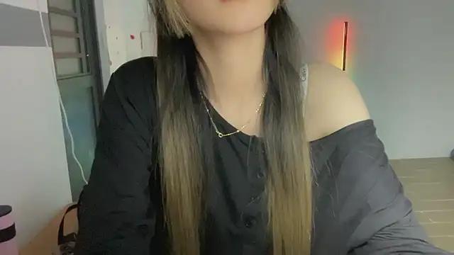 Discover our girls online shows and discover the company of countless livestreamers, with stunning shapes, sex toys and more.