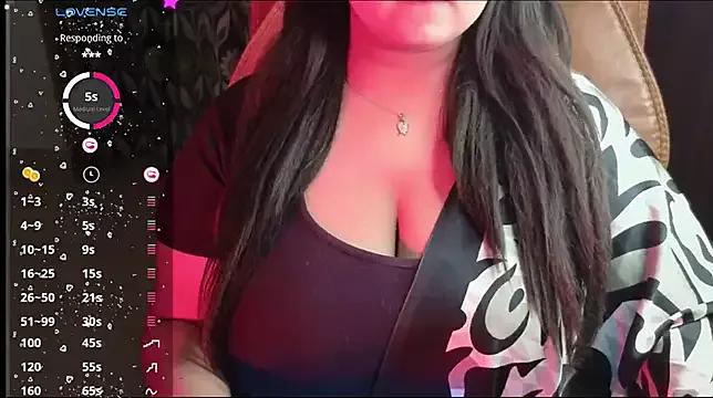 Discover our girls online shows and discover the company of countless livestreamers, with stunning shapes, sex toys and more.