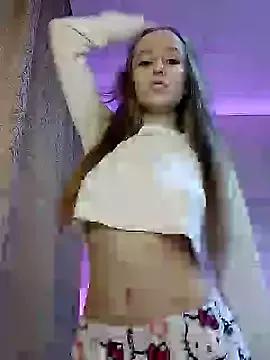 Discover our girls online shows and discover the company of countless livestreamers, with stunning shapes, sex toys and more.