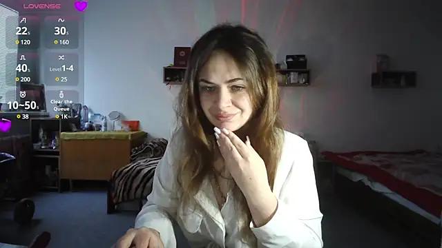 Discover our girls online shows and discover the company of countless livestreamers, with stunning shapes, sex toys and more.