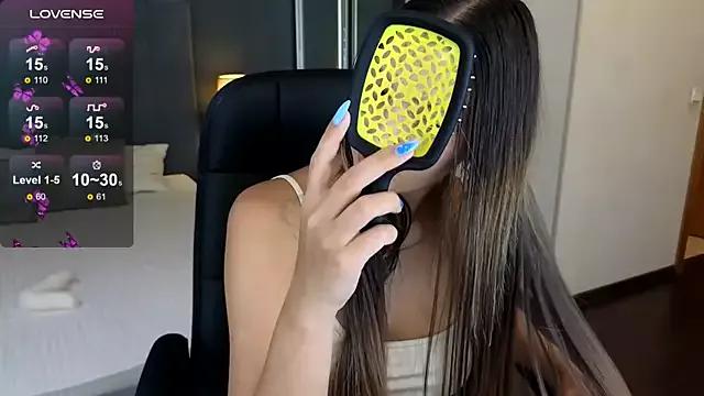 Discover our girls online shows and discover the company of countless livestreamers, with stunning shapes, sex toys and more.