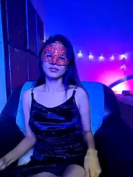 Discover our girls online shows and discover the company of countless livestreamers, with stunning shapes, sex toys and more.