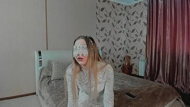 Discover our girls online shows and discover the company of countless livestreamers, with stunning shapes, sex toys and more.