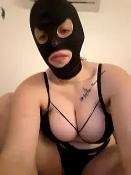 Discover our girls online shows and discover the company of countless livestreamers, with stunning shapes, sex toys and more.