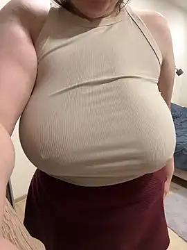 Discover our girls online shows and discover the company of countless livestreamers, with stunning shapes, sex toys and more.