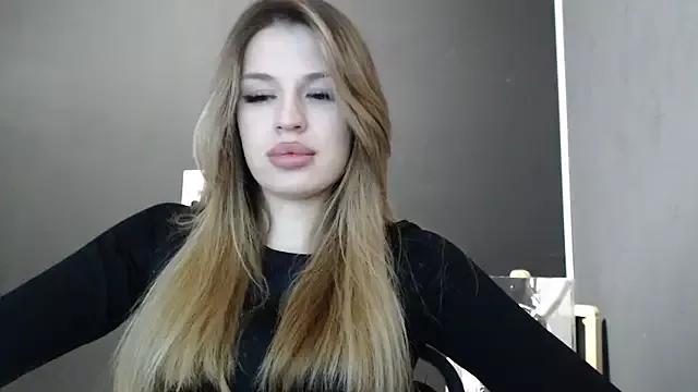 Discover our girls online shows and discover the company of countless livestreamers, with stunning shapes, sex toys and more.