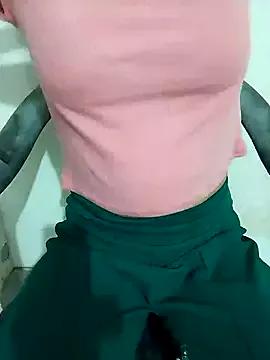 Discover our girls online shows and discover the company of countless livestreamers, with stunning shapes, sex toys and more.