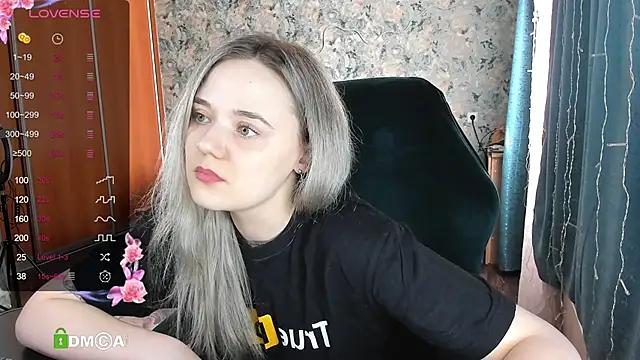 Discover our girls online shows and discover the company of countless livestreamers, with stunning shapes, sex toys and more.
