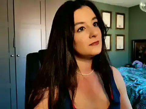 Discover our girls online shows and discover the company of countless livestreamers, with stunning shapes, sex toys and more.