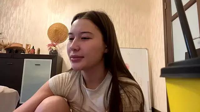 Discover our girls online shows and discover the company of countless livestreamers, with stunning shapes, sex toys and more.