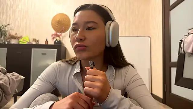 Discover our girls online shows and discover the company of countless livestreamers, with stunning shapes, sex toys and more.